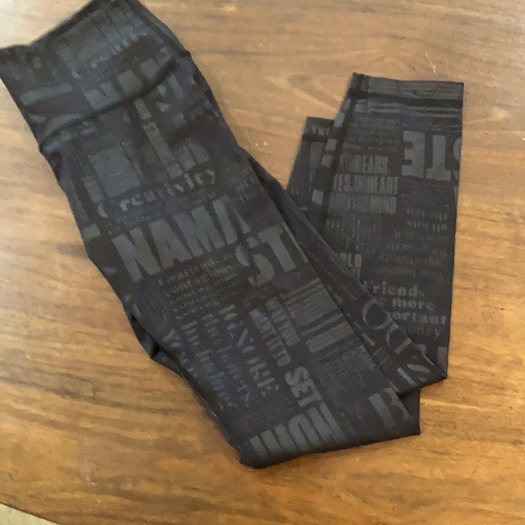 lululemon athletica Pants - Lululemon Wunder Under Black Mainfesto leggings 💥 Size 8 Rare! Like New!! 25”